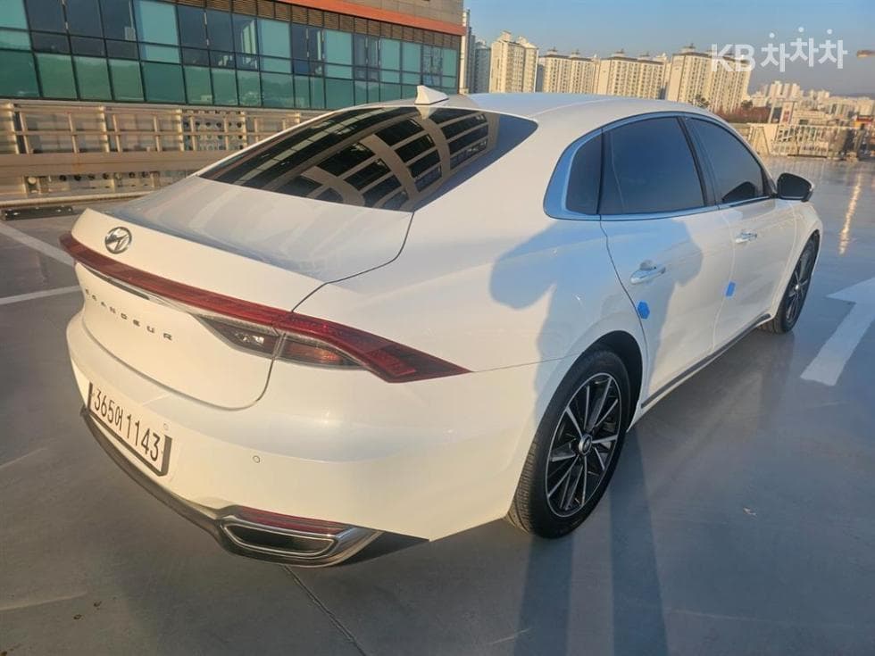 Hyundai The New (facelift) Grandeur (Azera)2.5 Le Blanc - 4