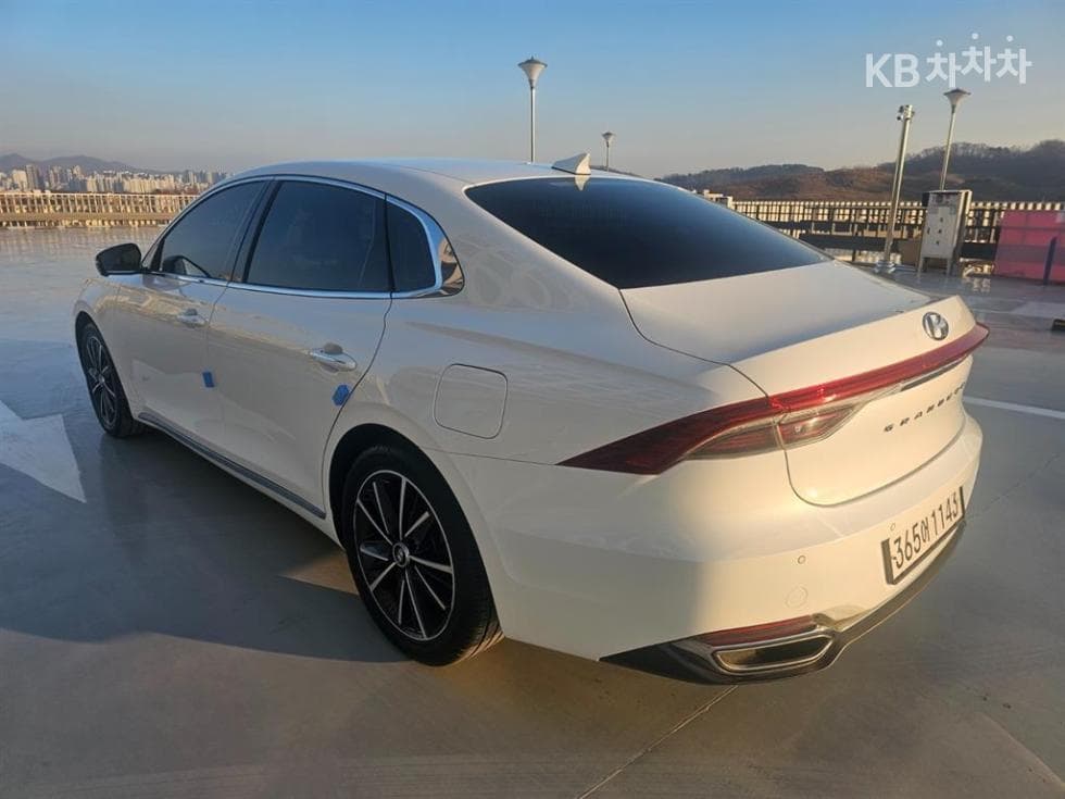 Hyundai The New (facelift) Grandeur (Azera)2.5 Le Blanc - 5