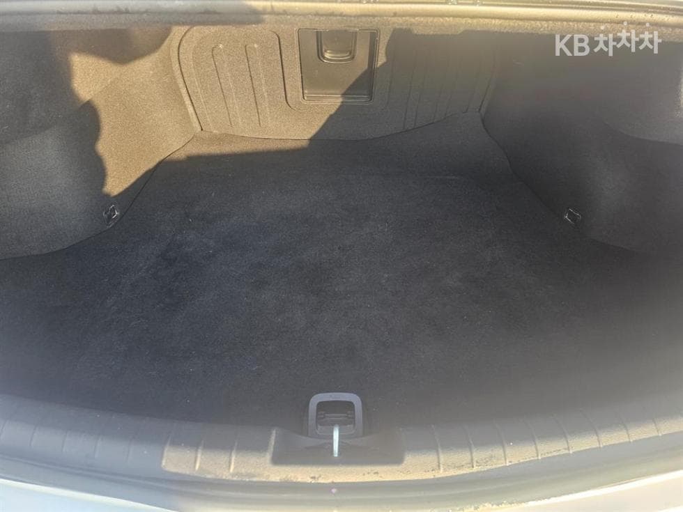Hyundai The New (facelift) Grandeur (Azera)2.5 Le Blanc - 19