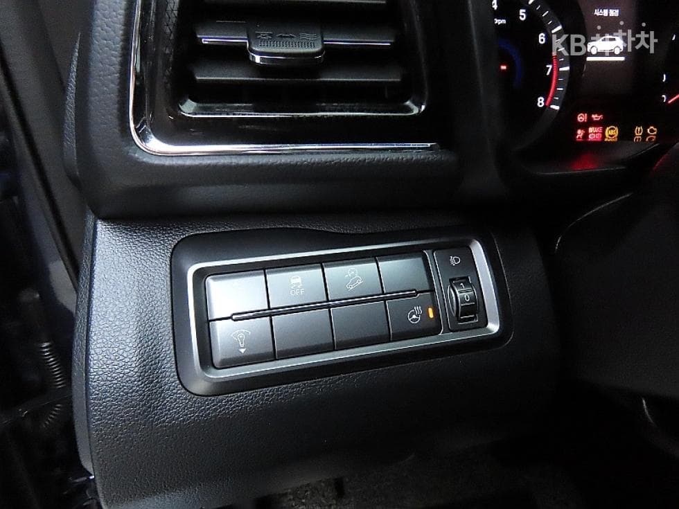 KG Mobility Very New (facelift/refresh; particularly for Tivoli) TivoliGasoline V5 2WD Standard - 12