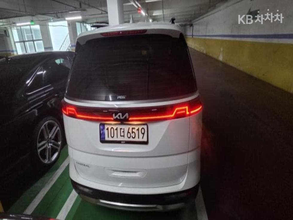 Kia Carnival 4th generationG3.5 GDI 9-seater Signature - 2