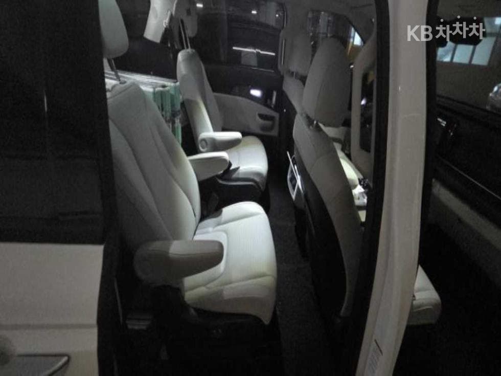 Kia Carnival 4th generationG3.5 GDI 9-seater Signature - 6
