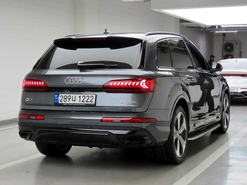 Audi New Q73.0 55 TFSI Quattro Premium - 4