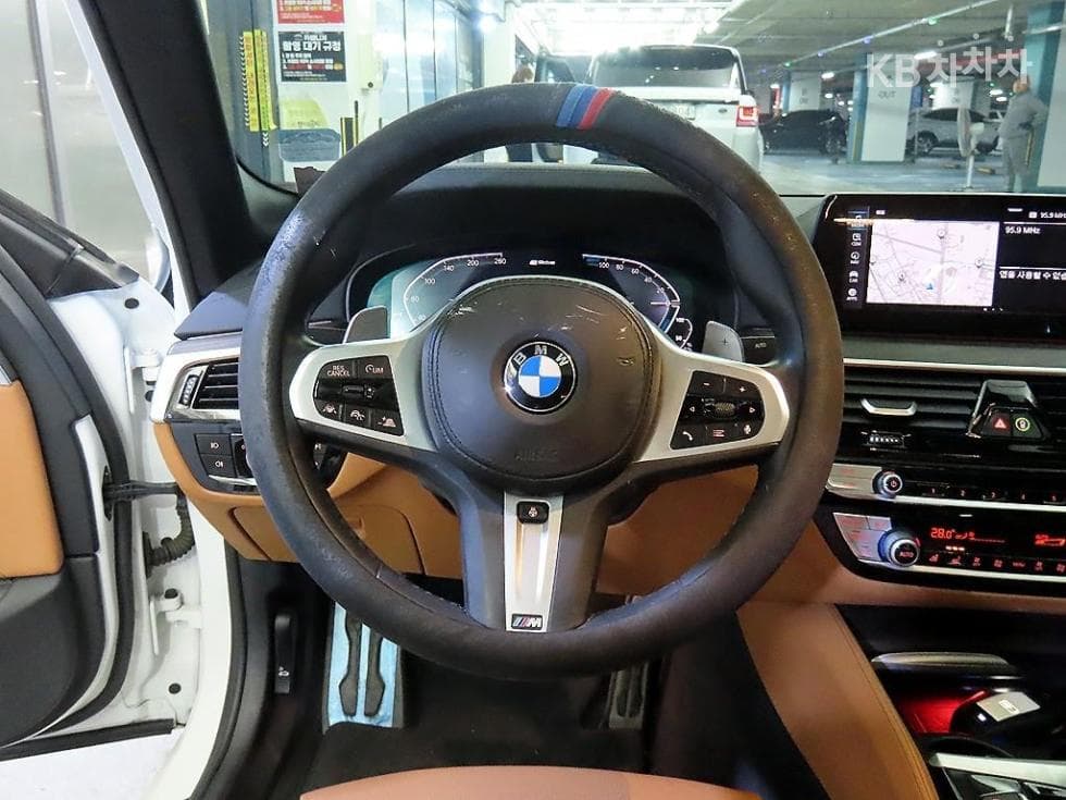 BMW 올New5 Series (G30)530e M Sport - 8