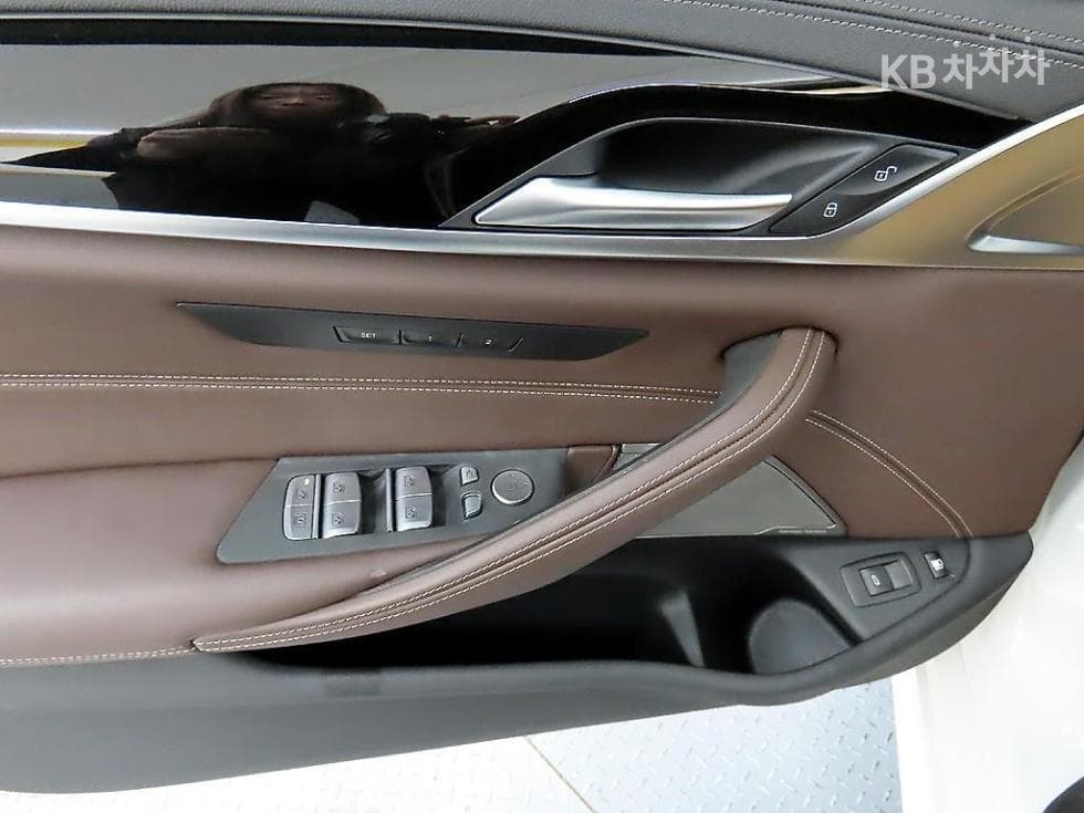 BMW 올New5 Series (G30)530e M Sport - 11