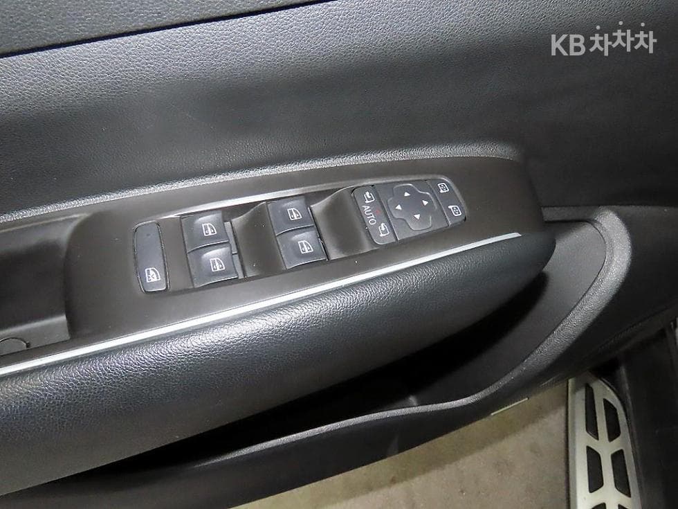 Renault Korea The New (facelift) QM62.0 GDe 2WD RE - 13