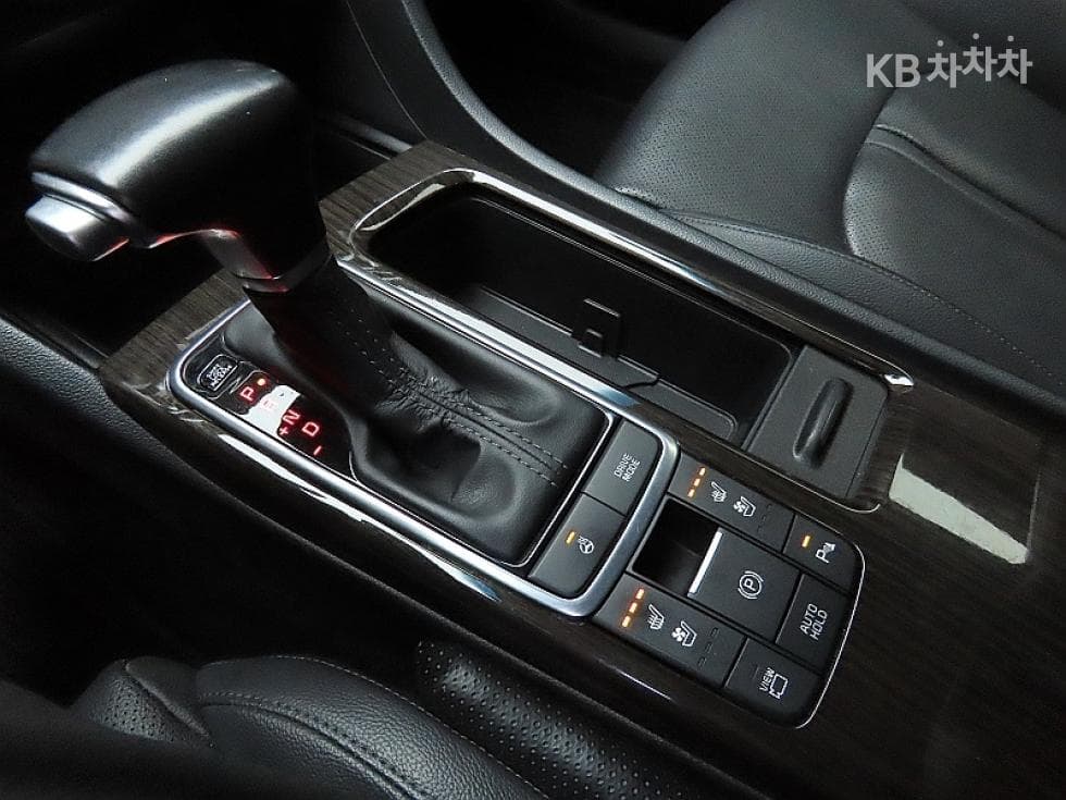 Kia K5 Second generationRental car 2.0 LPI SX Noblesse - 9
