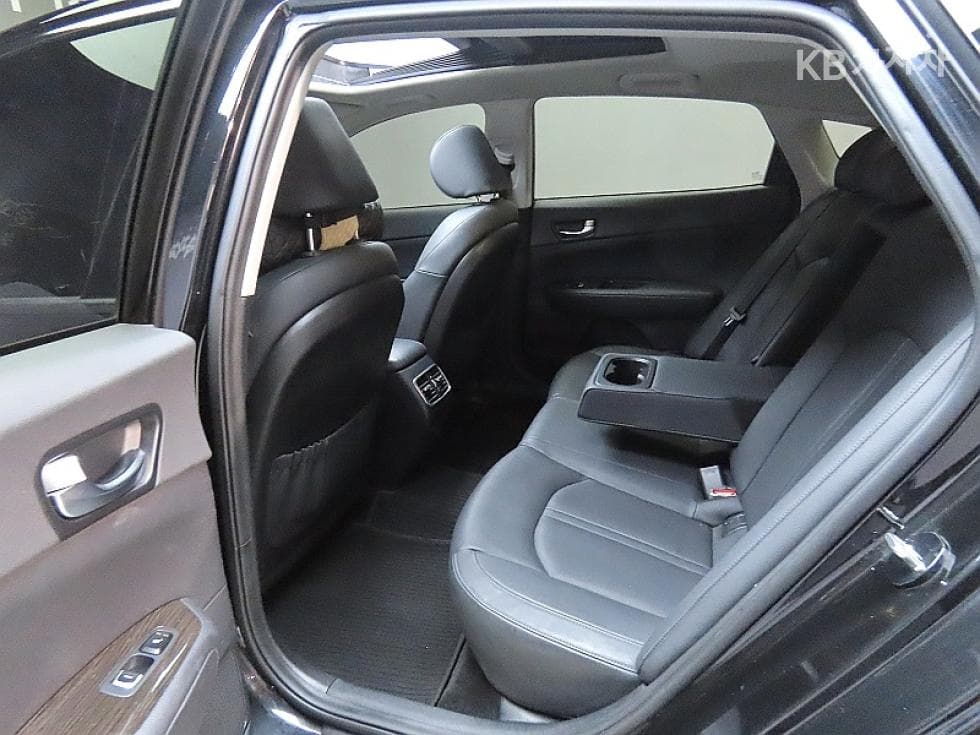 Kia K5 Second generationRental car 2.0 LPI SX Noblesse - 11