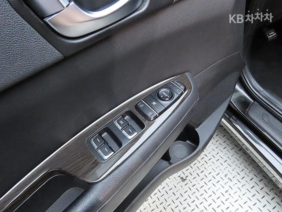 Kia K5 Second generationRental car 2.0 LPI SX Noblesse - 13