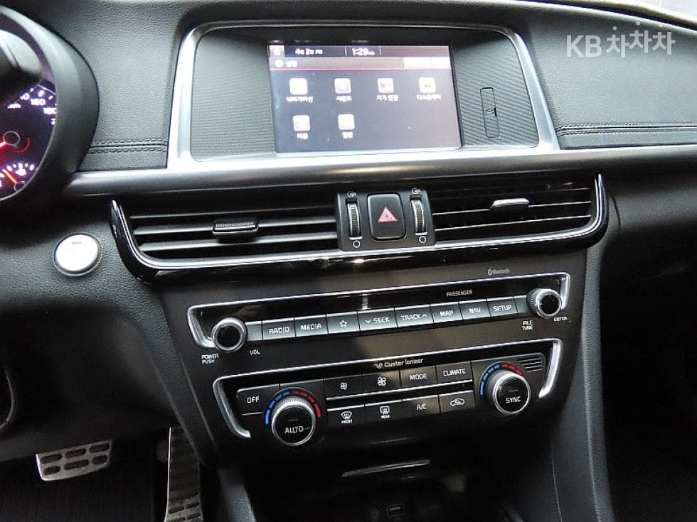 Kia K5 Second generationRental car 2.0 LPI SX Noblesse - 16