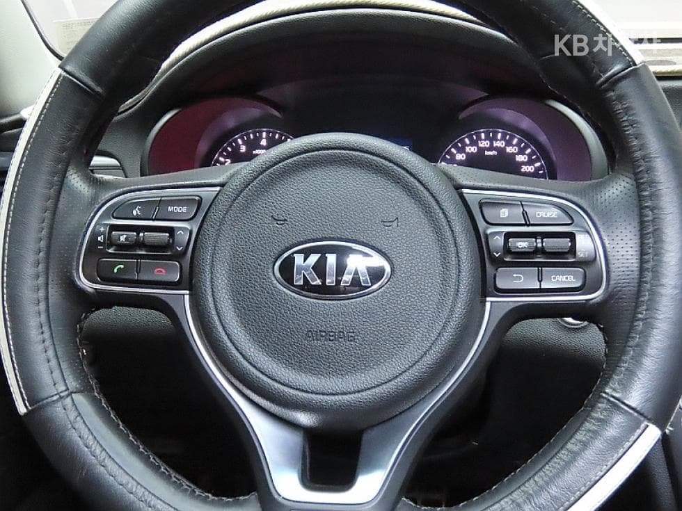 Kia K5 Second generationRental car 2.0 LPI SX Noblesse - 17