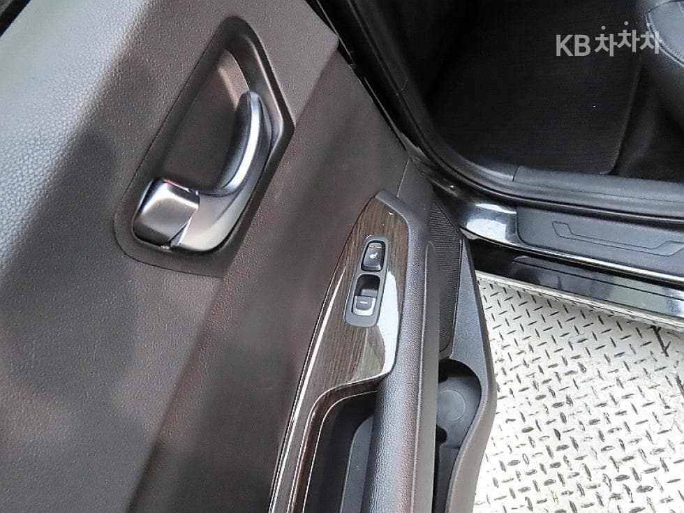 Kia K5 Second generationRental car 2.0 LPI SX Noblesse - 18