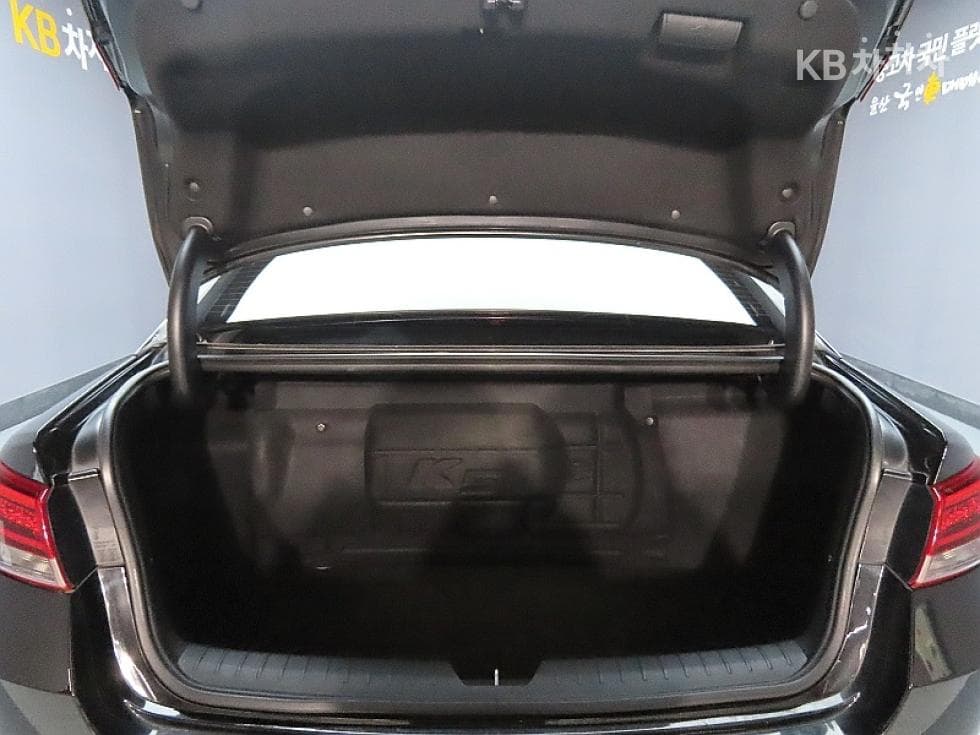 Kia K5 Second generationRental car 2.0 LPI SX Noblesse - 19