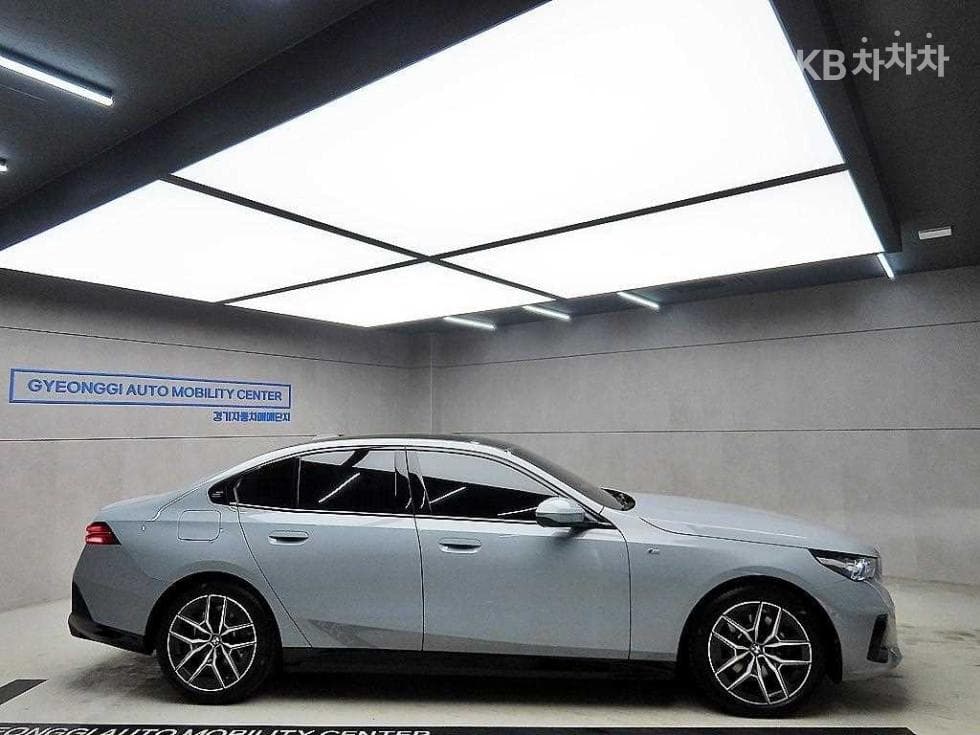 BMW New5 Series(G60)520i M Sport - 2