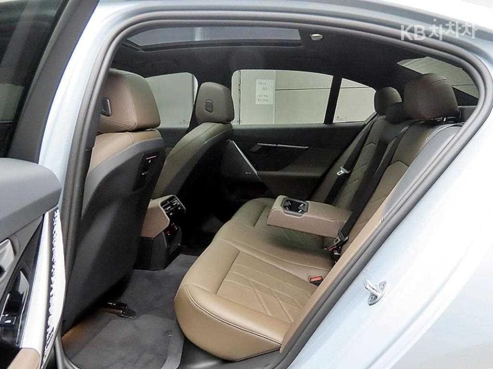 BMW New5 Series(G60)520i M Sport - 6