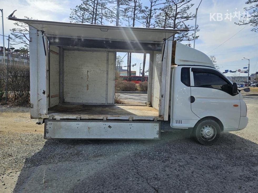 Hyundai Porter 2 Extra Long Super Cab CRDi DLX Standard - Image 1