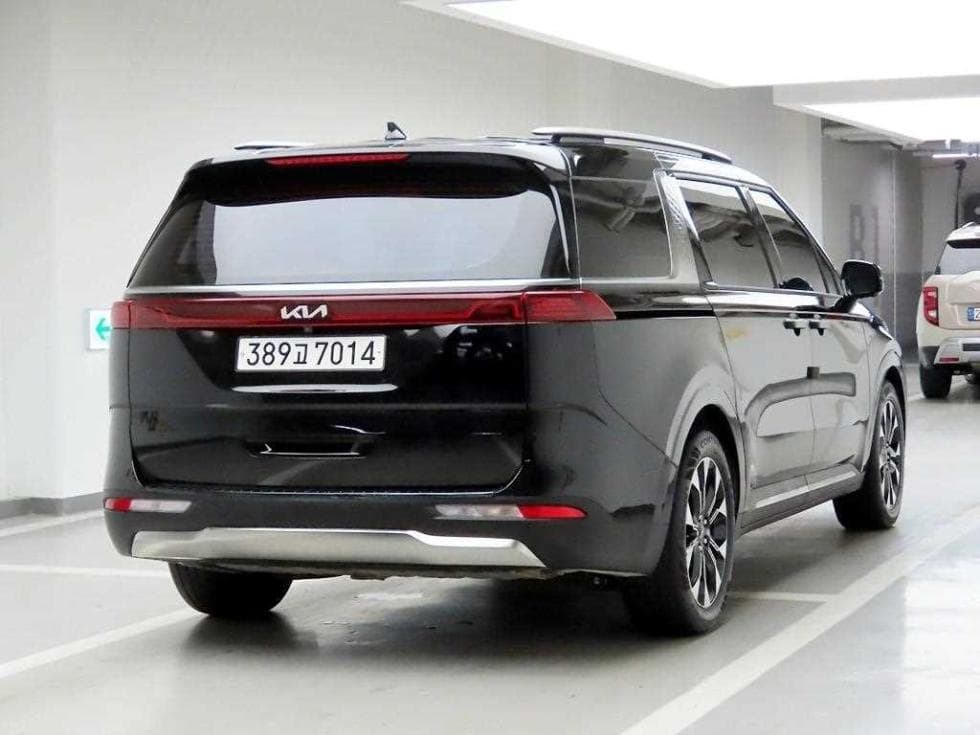 Kia Carnival 4th generationD2.2 9-seater Signature - 4