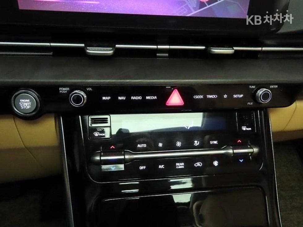 Kia Carnival 4th generationD2.2 9-seater Signature - 9