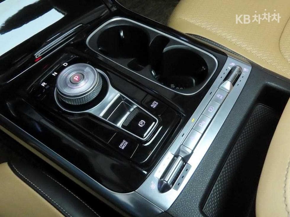 Kia Carnival 4th generationD2.2 9-seater Signature - 10