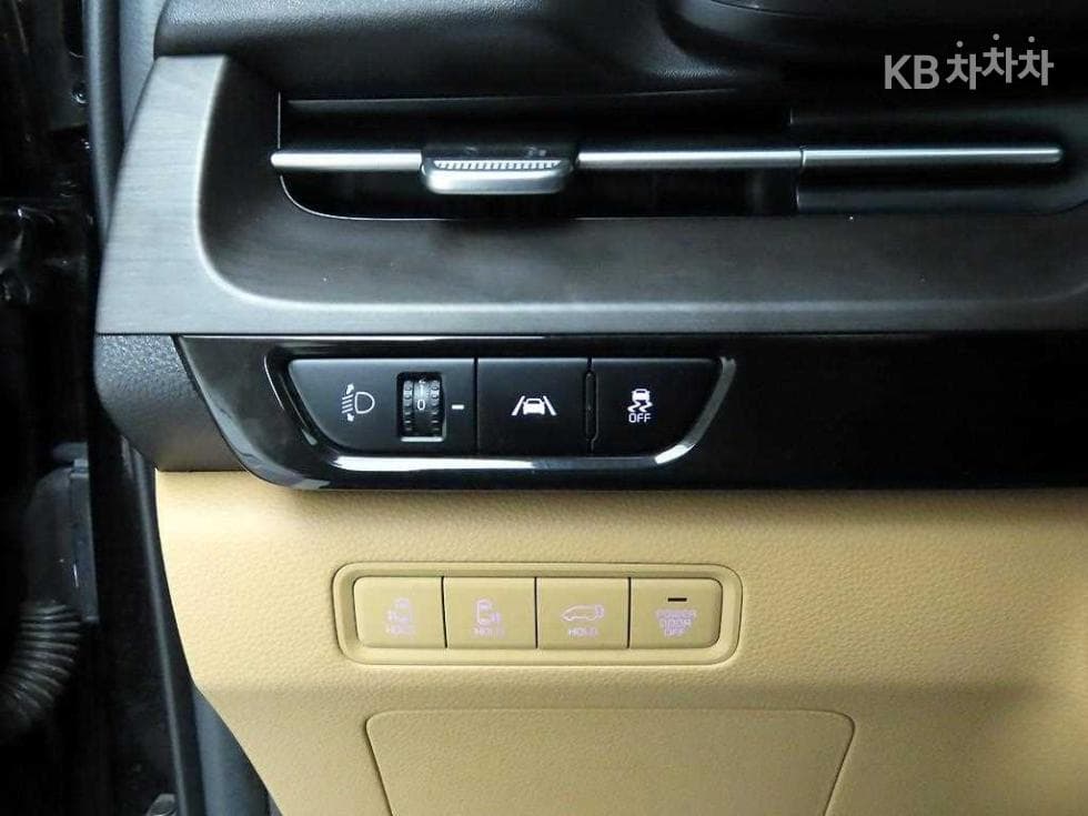 Kia Carnival 4th generationD2.2 9-seater Signature - 12