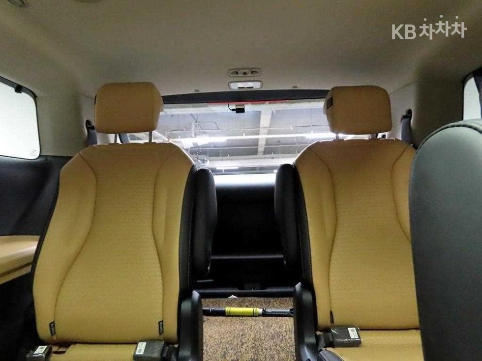 Kia Carnival 4th generationD2.2 9-seater Signature - 15