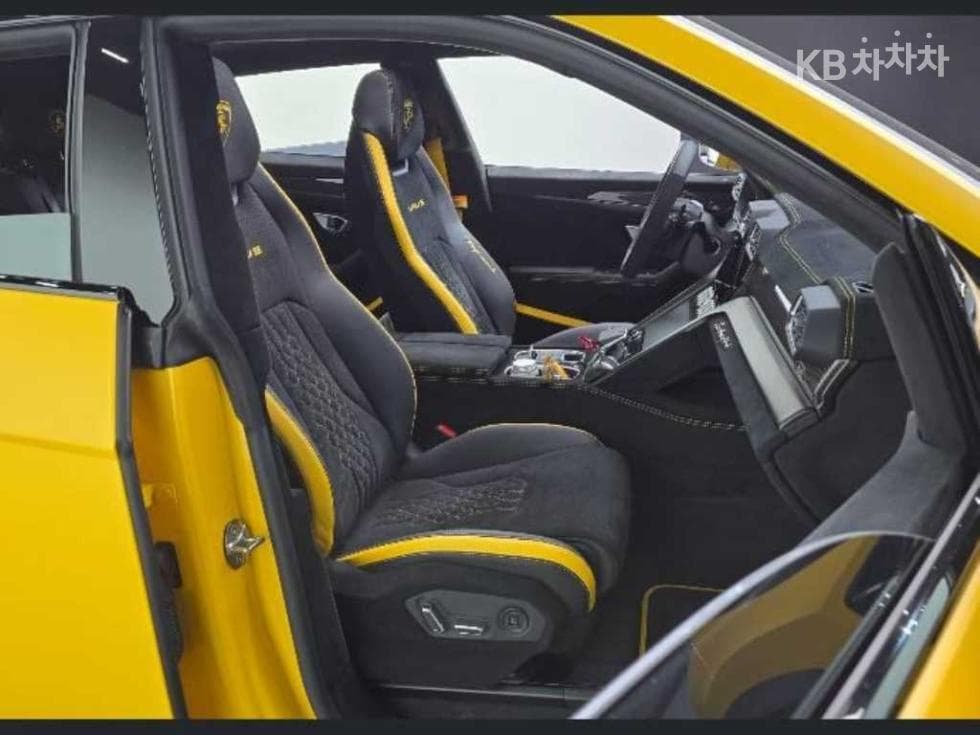 람보르기니 우루스퍼포만테 4.0 V8 - 12