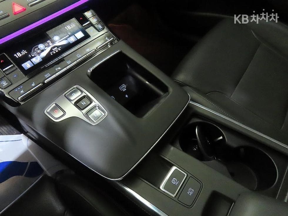 Hyundai The New (facelift) Grandeur (Azera)3.3 Calligraphy - 12