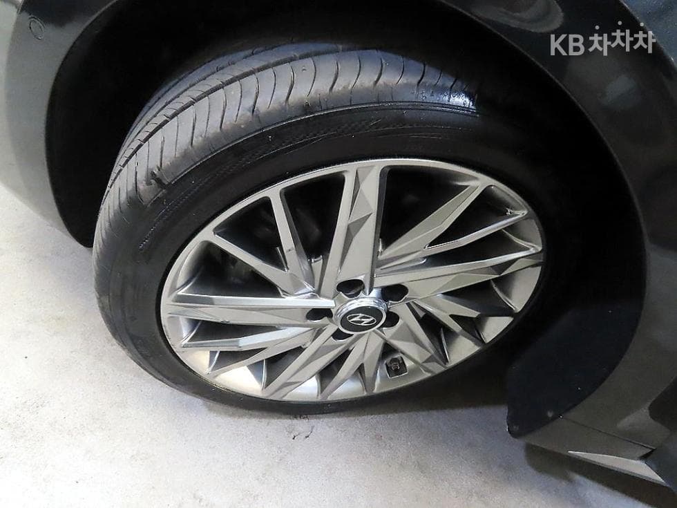 Hyundai The New (facelift) Grandeur (Azera)3.3 Calligraphy - 20