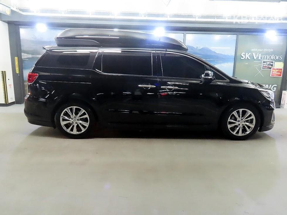 Kia The New (facelift) CarnivalHigh Limousine (Carnival) 2.2 Diesel 9-seater Noblesse Special (special feature/edition) - 3
