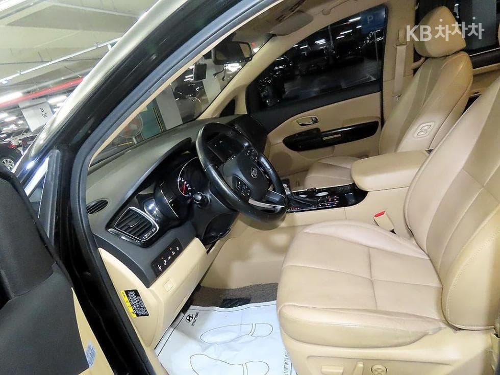Kia The New (facelift) CarnivalHigh Limousine (Carnival) 2.2 Diesel 9-seater Noblesse Special (special feature/edition) - 6