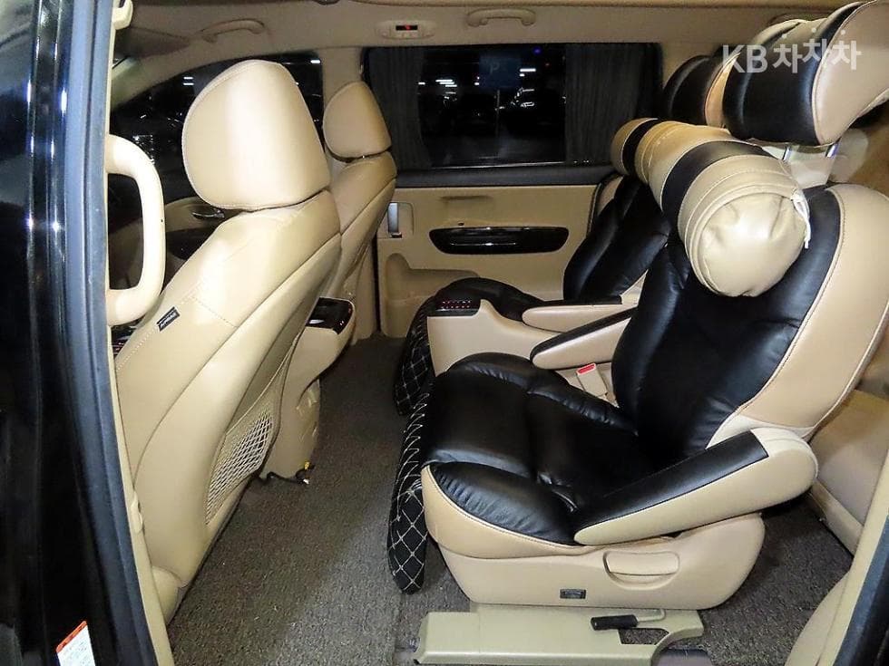 Kia The New (facelift) CarnivalHigh Limousine (Carnival) 2.2 Diesel 9-seater Noblesse Special (special feature/edition) - 7