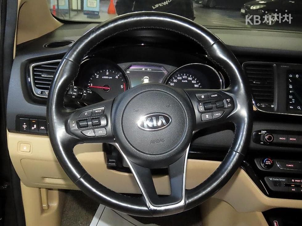 Kia The New (facelift) CarnivalHigh Limousine (Carnival) 2.2 Diesel 9-seater Noblesse Special (special feature/edition) - 8