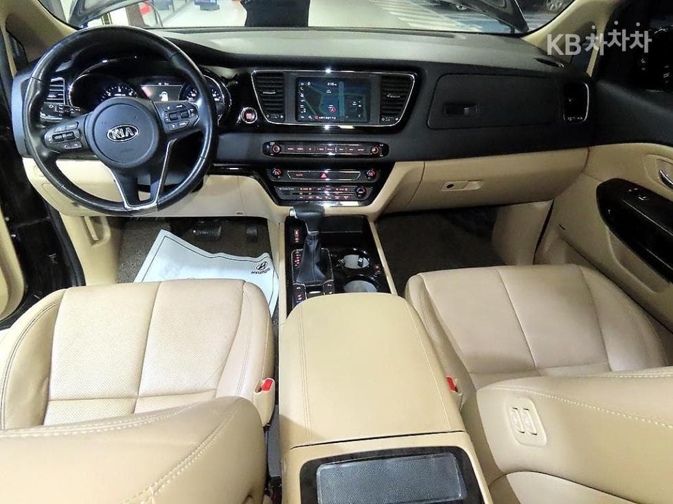 Kia The New (facelift) CarnivalHigh Limousine (Carnival) 2.2 Diesel 9-seater Noblesse Special (special feature/edition) - 10
