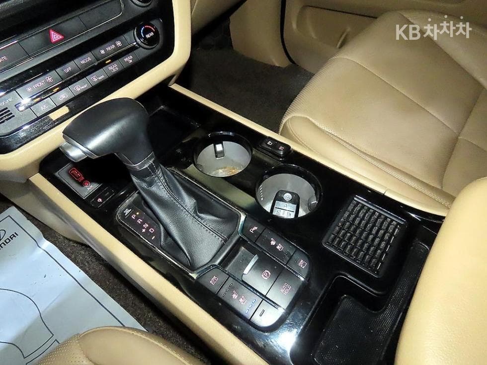 Kia The New (facelift) CarnivalHigh Limousine (Carnival) 2.2 Diesel 9-seater Noblesse Special (special feature/edition) - 12