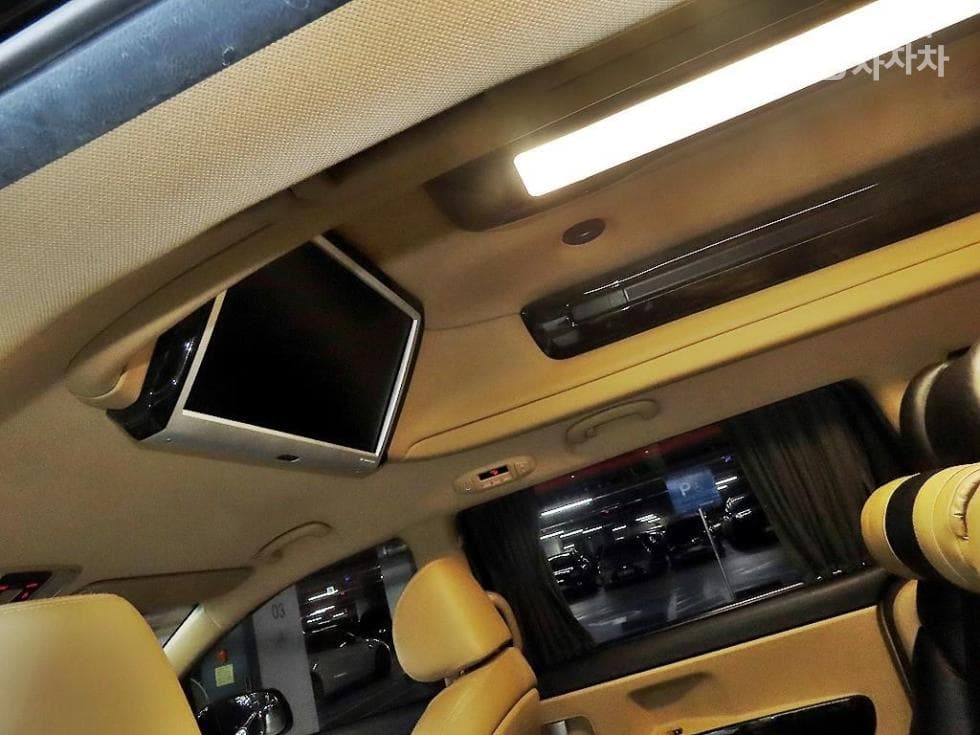 Kia The New (facelift) CarnivalHigh Limousine (Carnival) 2.2 Diesel 9-seater Noblesse Special (special feature/edition) - 15
