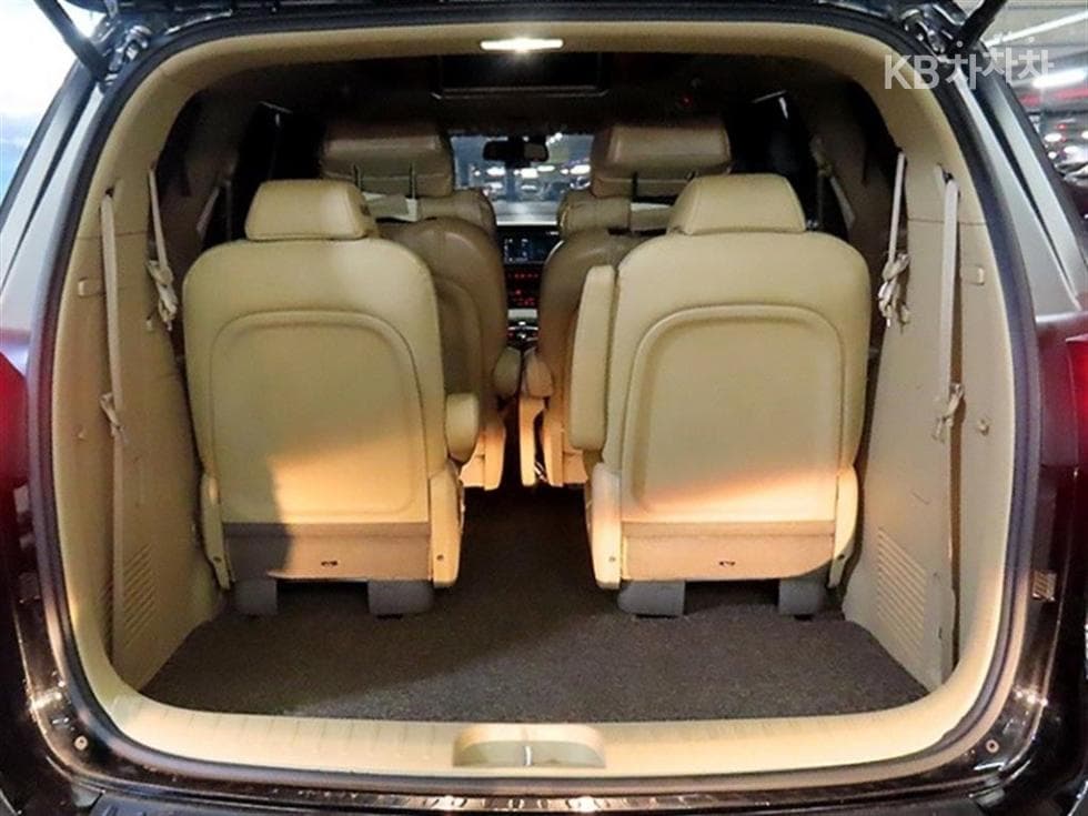 Kia The New (facelift) CarnivalHigh Limousine (Carnival) 2.2 Diesel 9-seater Noblesse Special (special feature/edition) - 16