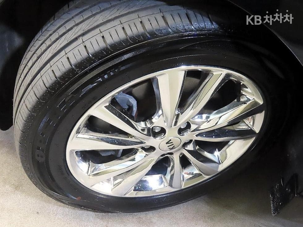 Kia The New (facelift) CarnivalHigh Limousine (Carnival) 2.2 Diesel 9-seater Noblesse Special (special feature/edition) - 20