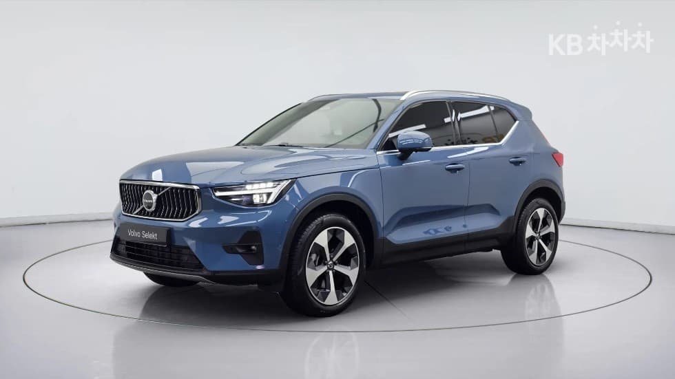 Volvo XC40 B4 AWD Ultra Bright - Image 1