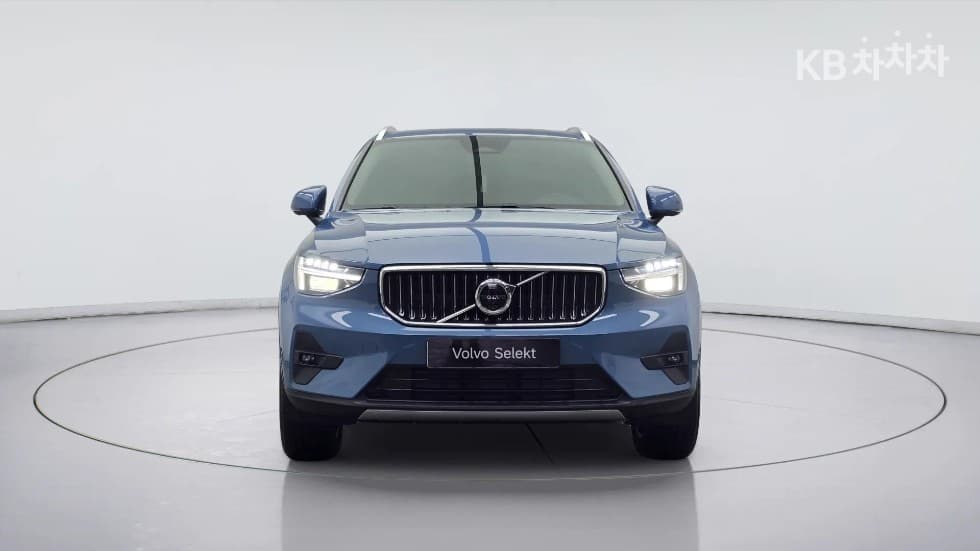 Volvo XC40B4 AWD Ultra Bright - 4