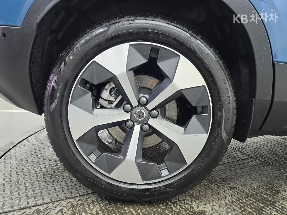 Volvo XC40B4 AWD Ultra Bright - 5