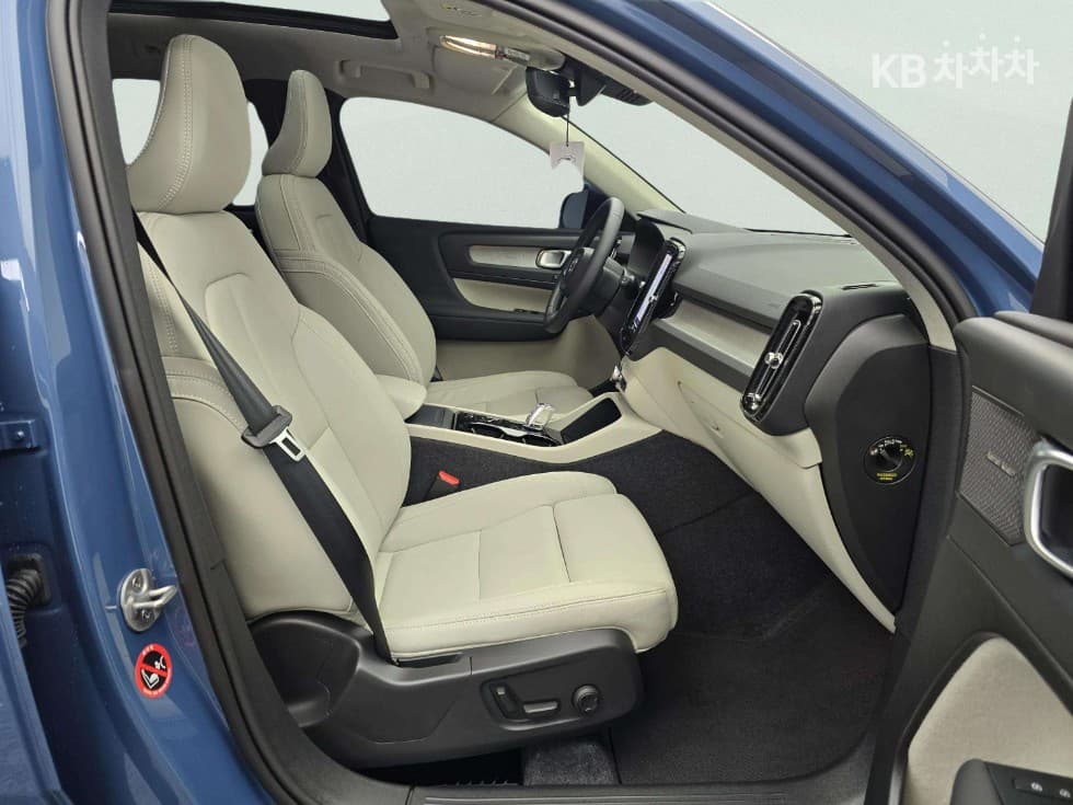 Volvo XC40B4 AWD Ultra Bright - 9