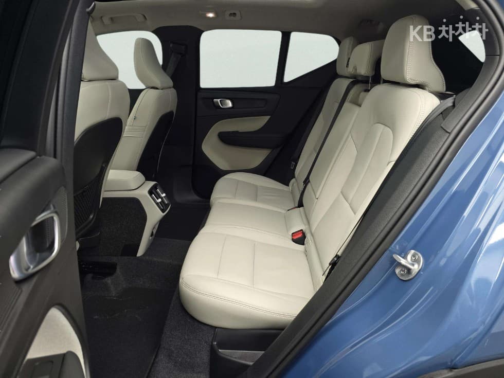 Volvo XC40B4 AWD Ultra Bright - 10