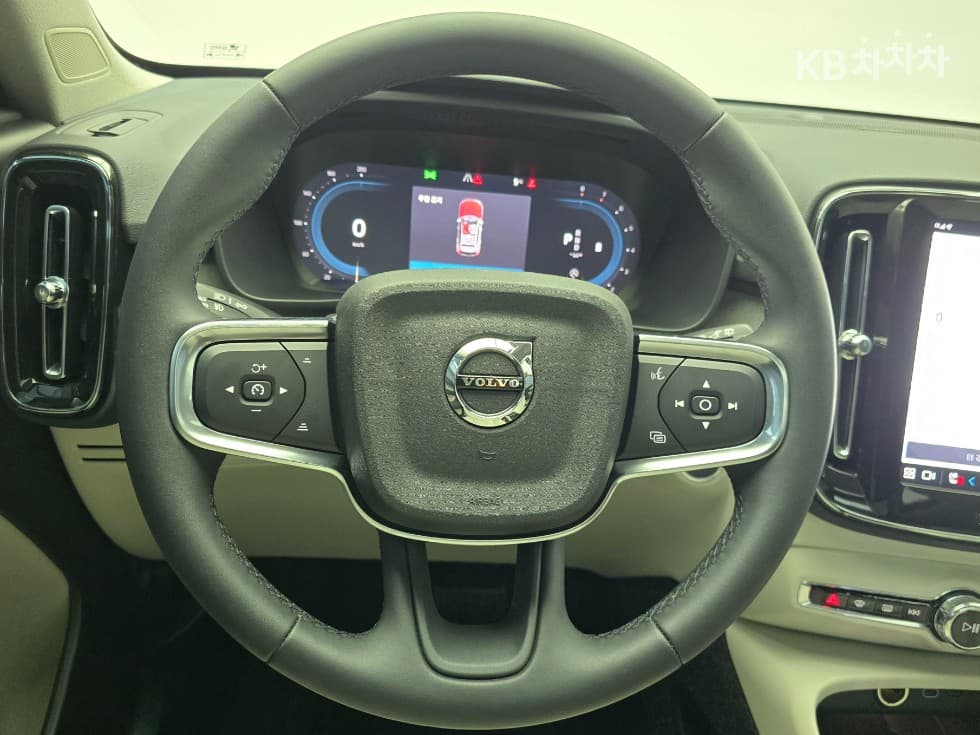 Volvo XC40B4 AWD Ultra Bright - 12