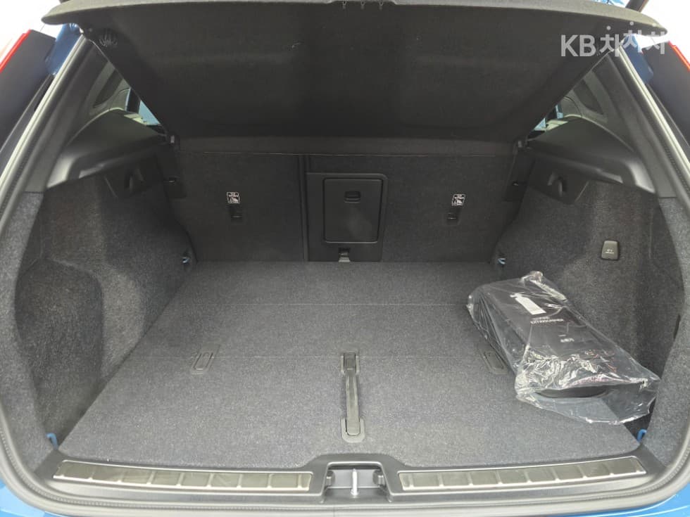 Volvo XC40B4 AWD Ultra Bright - 14
