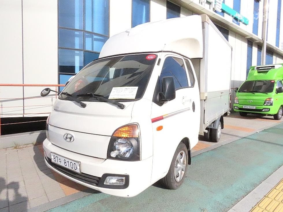 Hyundai Porter 2 Extra Long Super Cab Wing Body Manual PLUS - Image 1