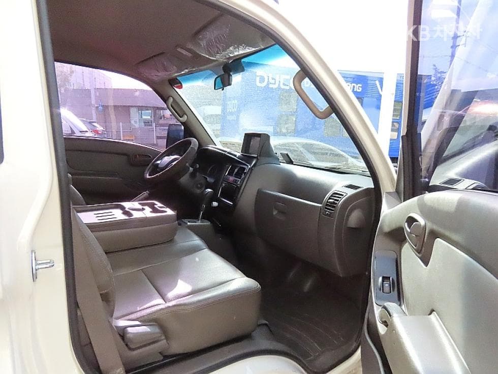 Hyundai Porter 2Extra Long Super Cab Wing Body Manual PLUS - 10