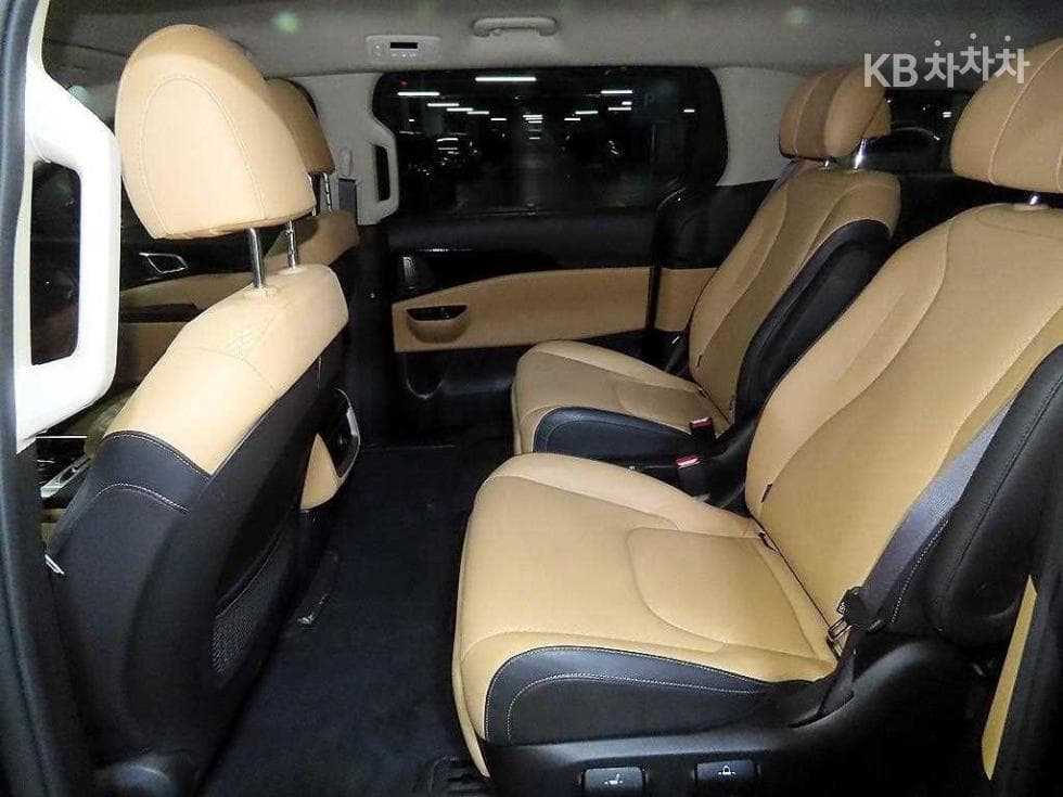 Kia Carnival 4th generationD2.2 7-seater (Limousine) Noblesse - 7