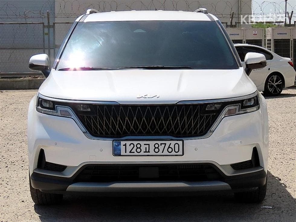 Kia Carnival 4th generation D2.2 9-seater Prestige - Image 1