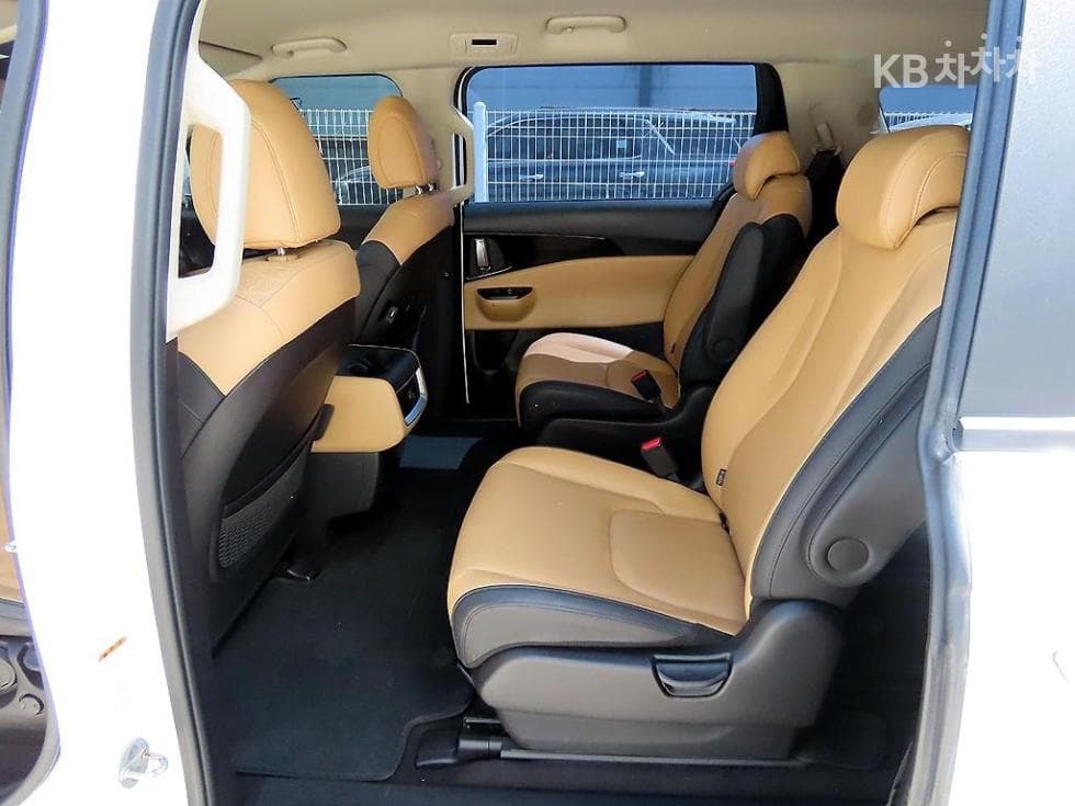 Kia Carnival 4th generationD2.2 9-seater Prestige - 6