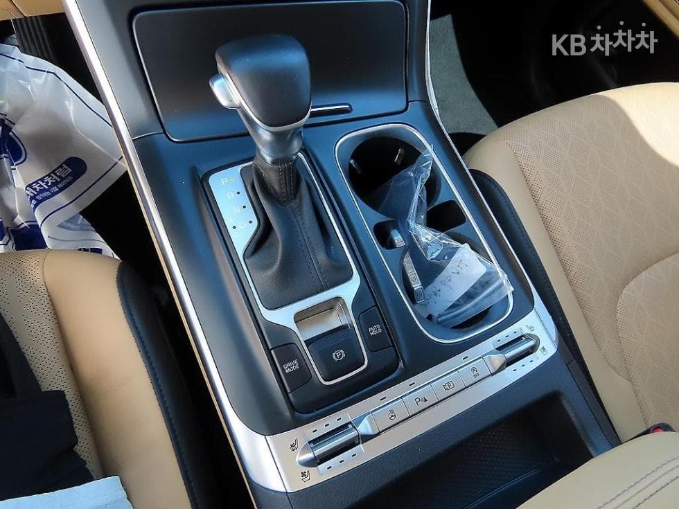 Kia Carnival 4th generationD2.2 9-seater Prestige - 11